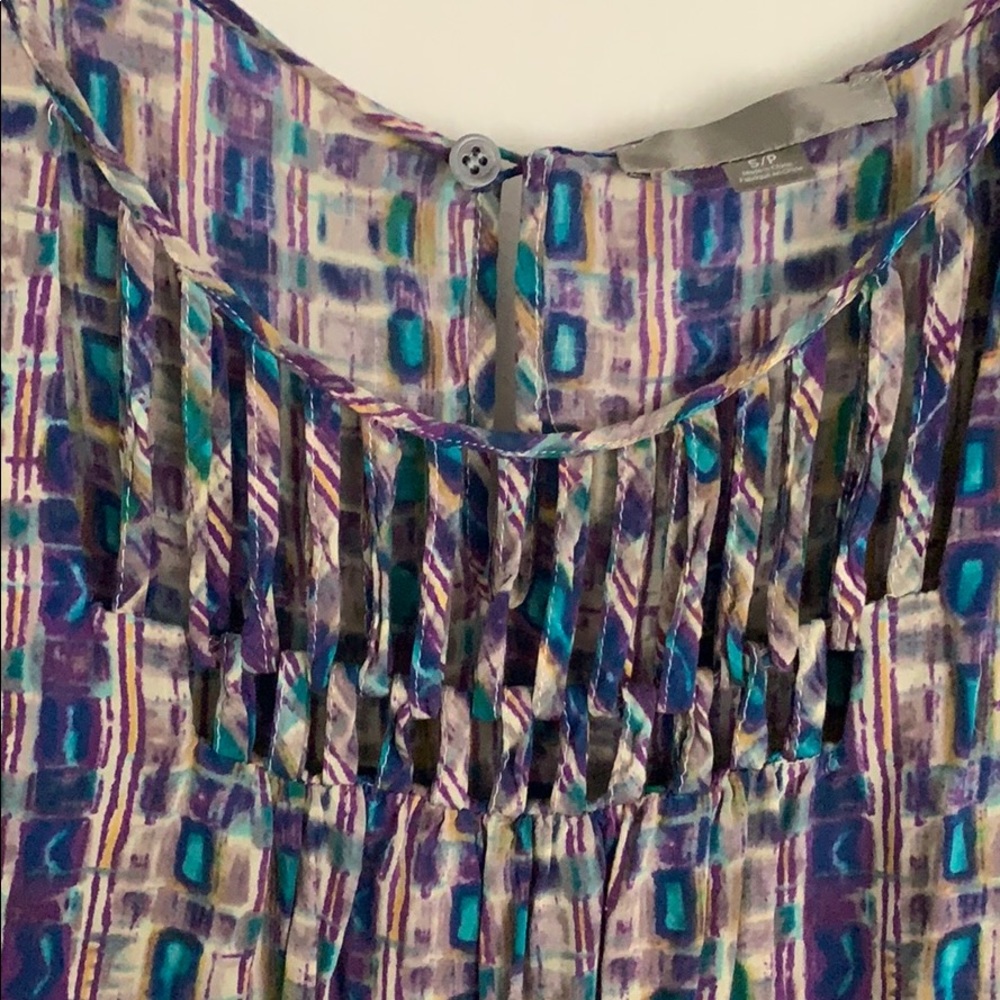 Colorful box sleeve top with front cage detail - Picture 3 of 6